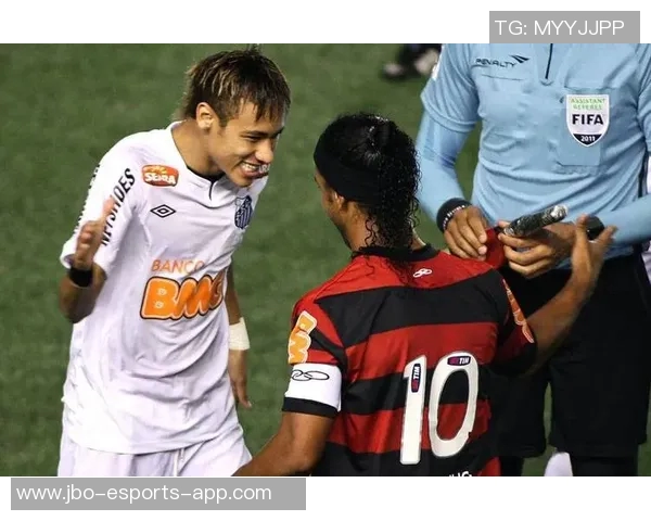 足球巨星炫技过人绝学尽显赛场与综艺双重魅力舞台